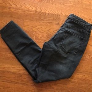 Distressed skinny jean